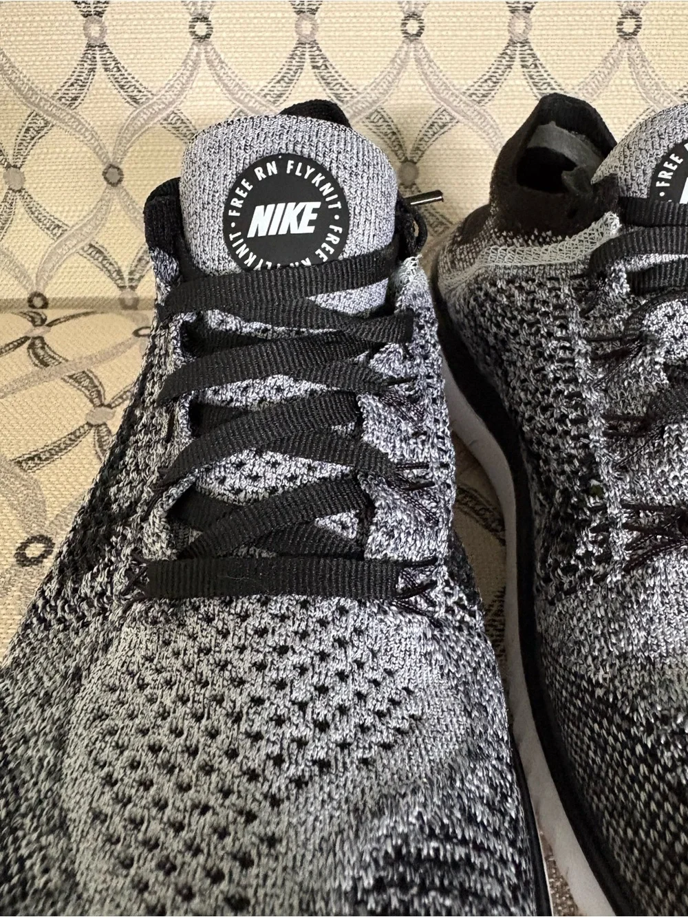 Mens 8 Nike Free RN Flyknit White Black Oreo Running Shoes Sneakers 942838-101